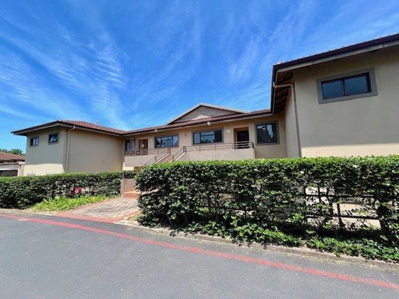 Top Floor Apartment In Beautiful Charlwood St Michaels Manor - Photo 2