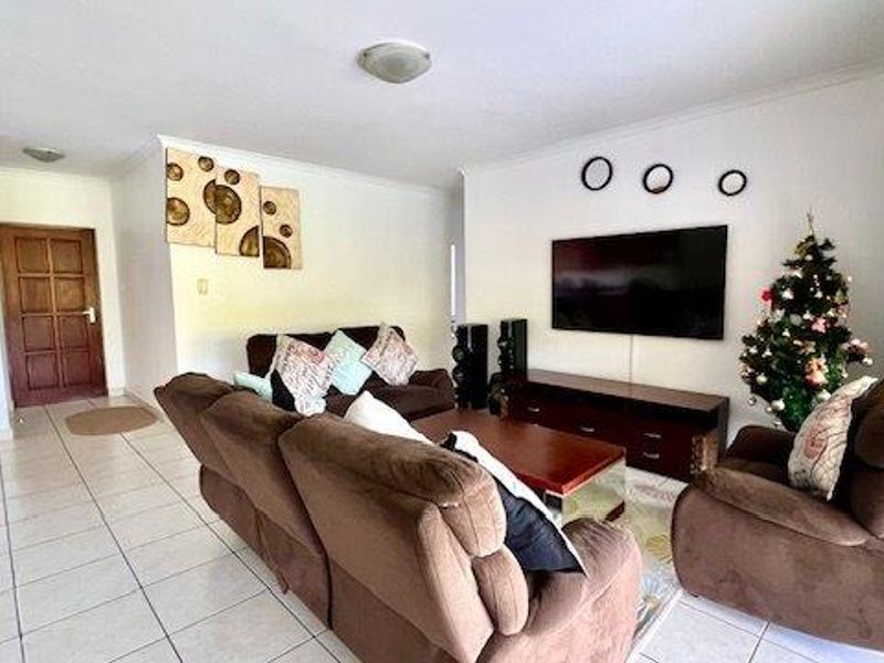 Top Floor Apartment In Beautiful Charlwood St Michaels Manor - Photo 5