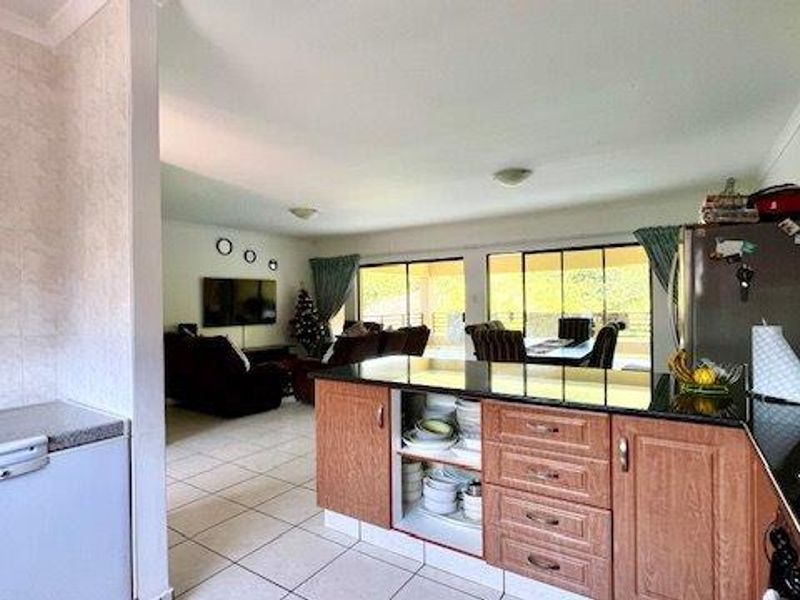 Top Floor Apartment In Beautiful Charlwood St Michaels Manor - Photo 10