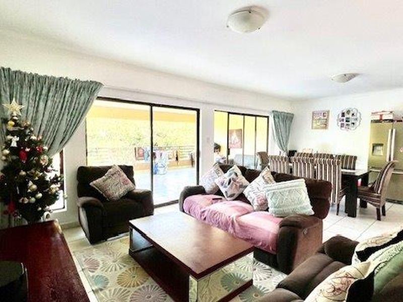 Top Floor Apartment In Beautiful Charlwood St Michaels Manor - Photo 6