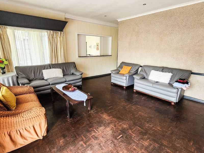 6 Bedroom Home Within Walking Distance To The Beach - Photo 5