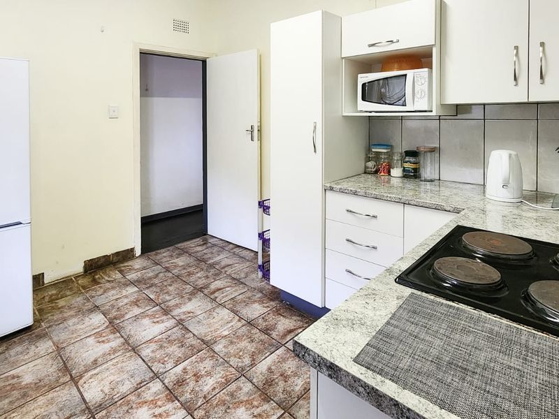 6 Bedroom Home Within Walking Distance To The Beach - Photo 10