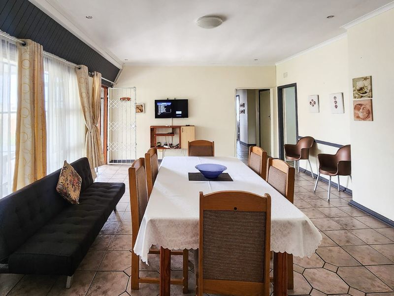 6 Bedroom Home Within Walking Distance To The Beach - Photo 8