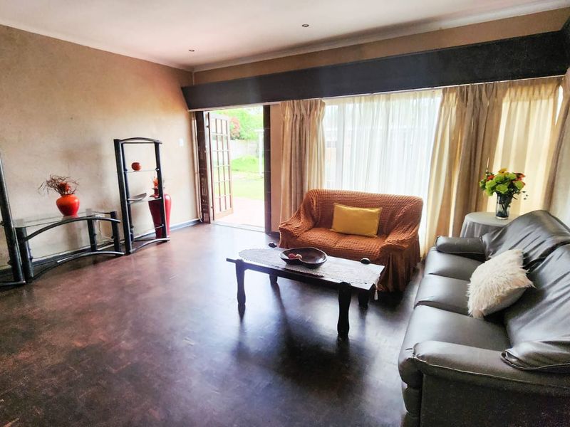 6 Bedroom Home Within Walking Distance To The Beach - Photo 7