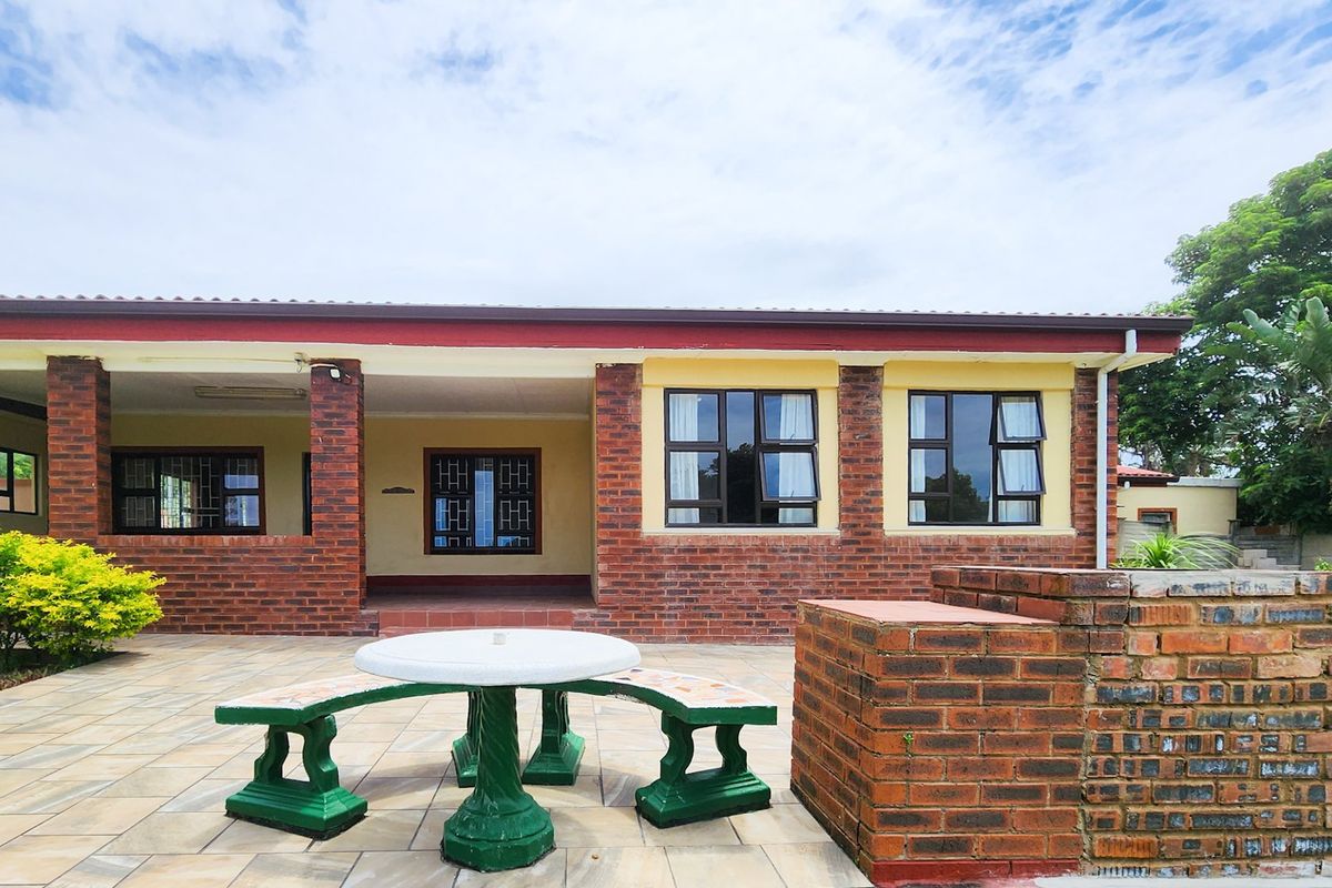 Fully Furnished Home By The Beach - Photo 3