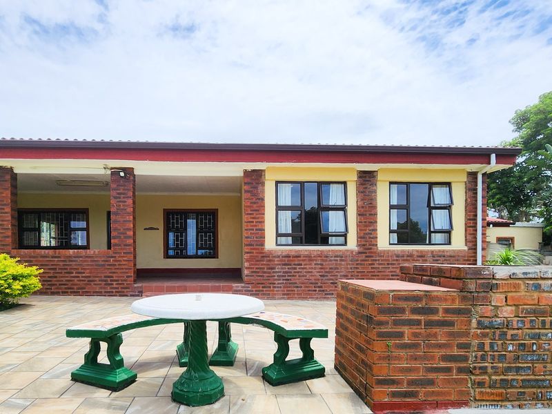 Fully Furnished Home By The Beach - Photo 3