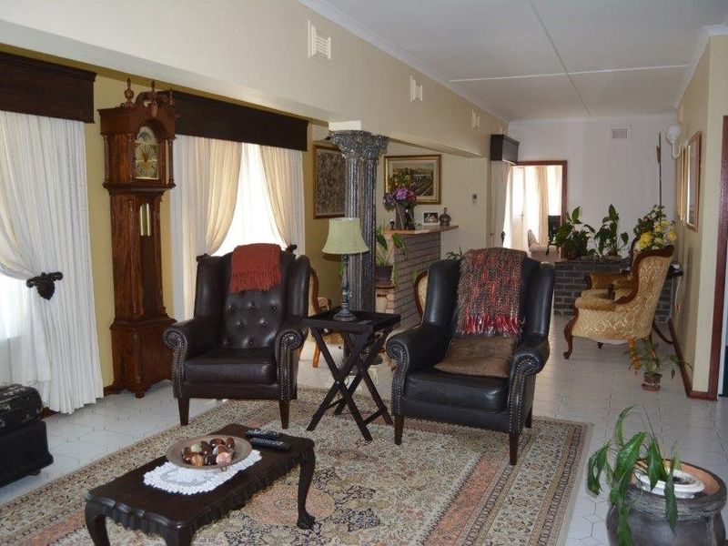 Majestic Home with Vast Charm! - Photo 10