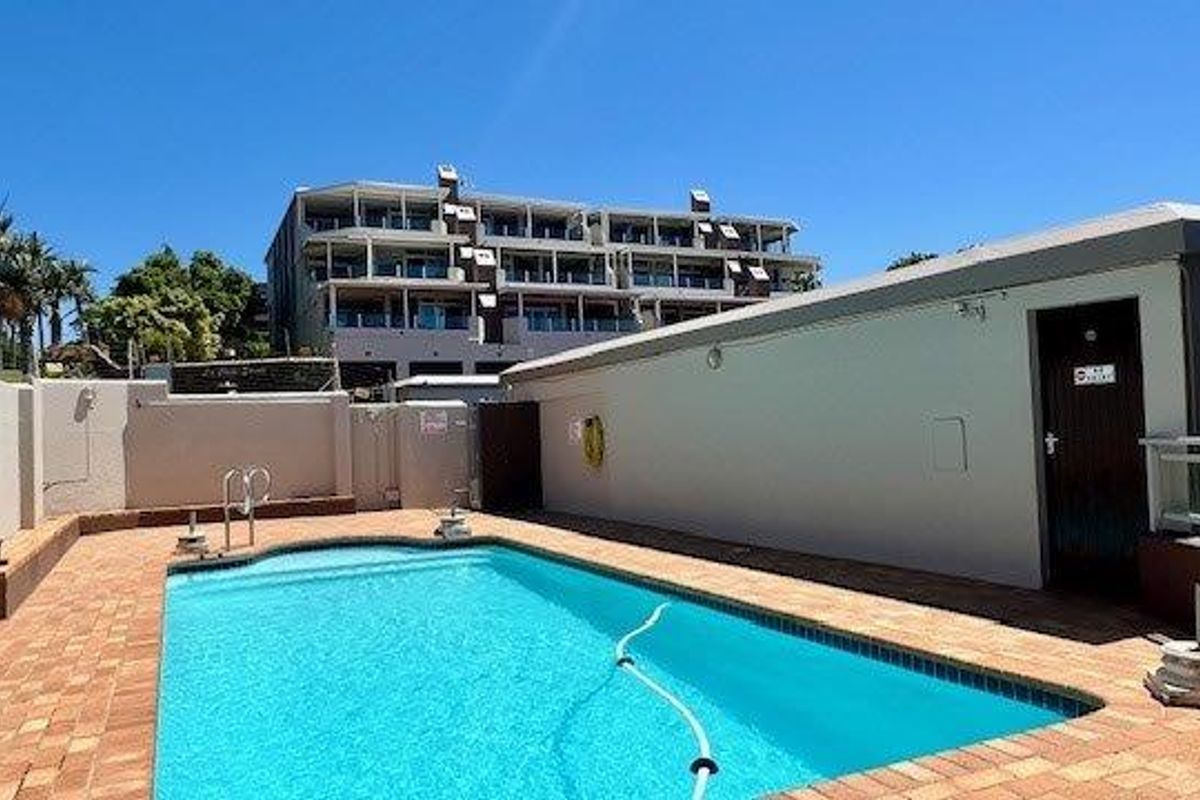 Upmarket Luxurious Beachfront Apartment On Uvongo Beach - Photo 4