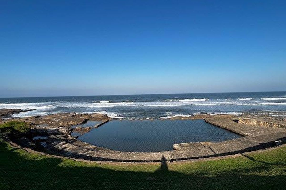 Upmarket Luxurious Beachfront Apartment On Uvongo Beach - Photo 2