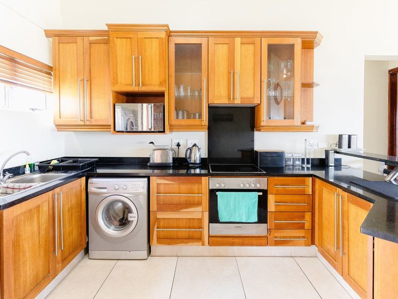 4 Bedroom Penthouse With 180 Degree Sea Views - Photo 2