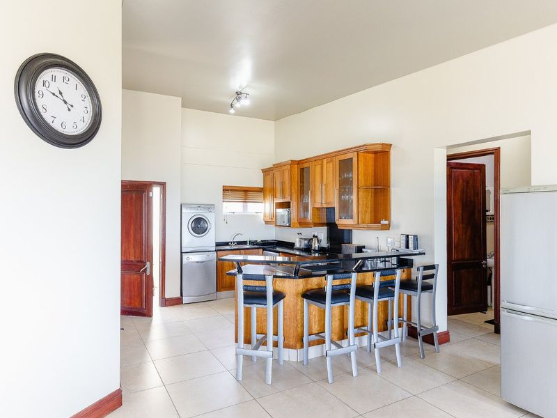 4 Bedroom Penthouse With 180 Degree Sea Views - Photo 5