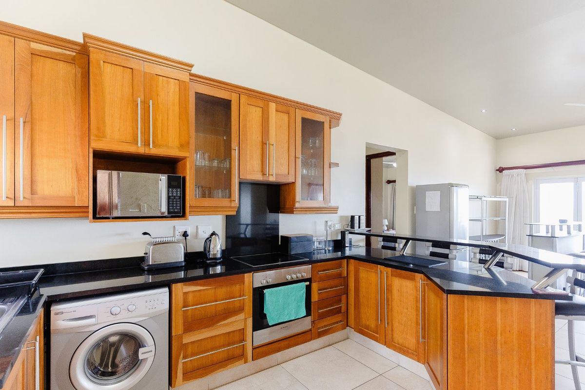 4 Bedroom Penthouse With 180 Degree Sea Views - Photo 3