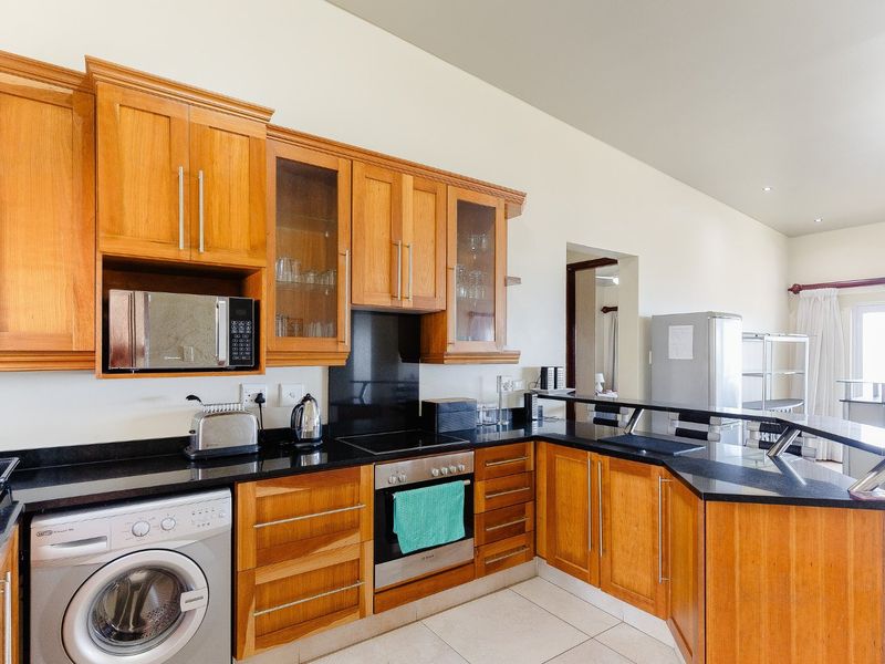 4 Bedroom Penthouse With 180 Degree Sea Views - Photo 3