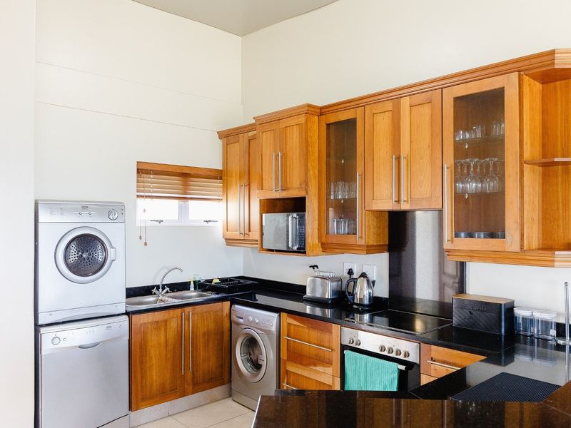 4 Bedroom Penthouse With 180 Degree Sea Views - Photo 4