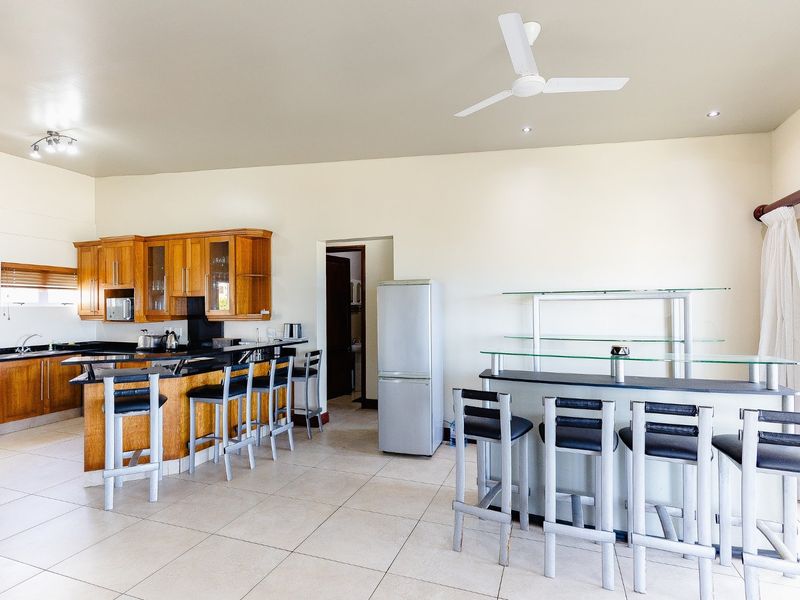 4 Bedroom Penthouse With 180 Degree Sea Views - Photo 9