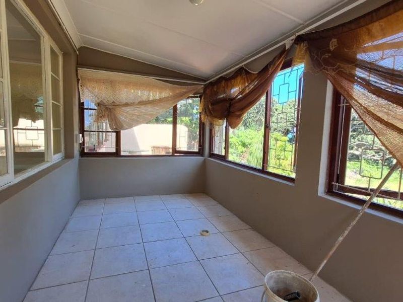 Perfect Location!  - Photo 7