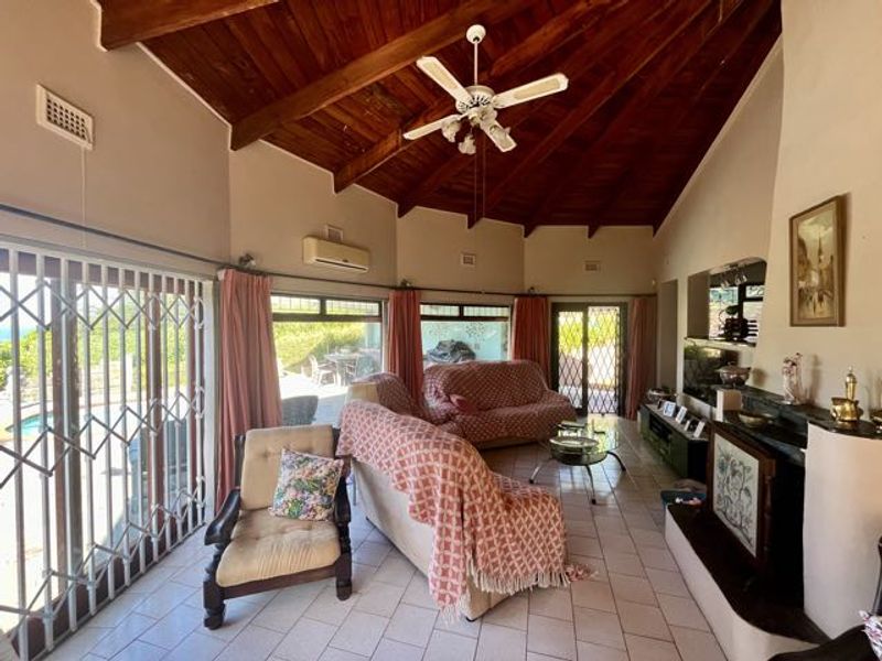 An Attractive  3-Bedroom House in Umkomaas - Photo 9