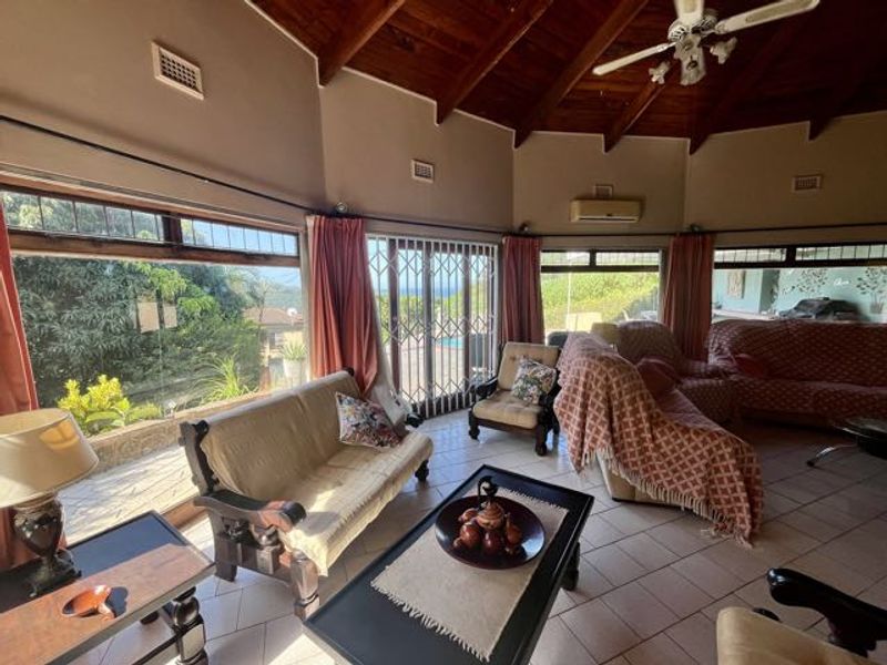 An Attractive  3-Bedroom House in Umkomaas - Photo 8