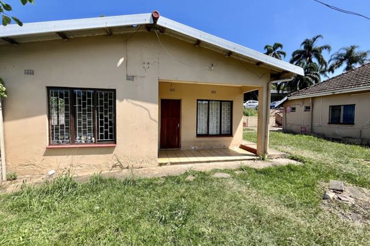 House + Flat On One Stand + 2 More Vacant Stands !!!! - Photo 3