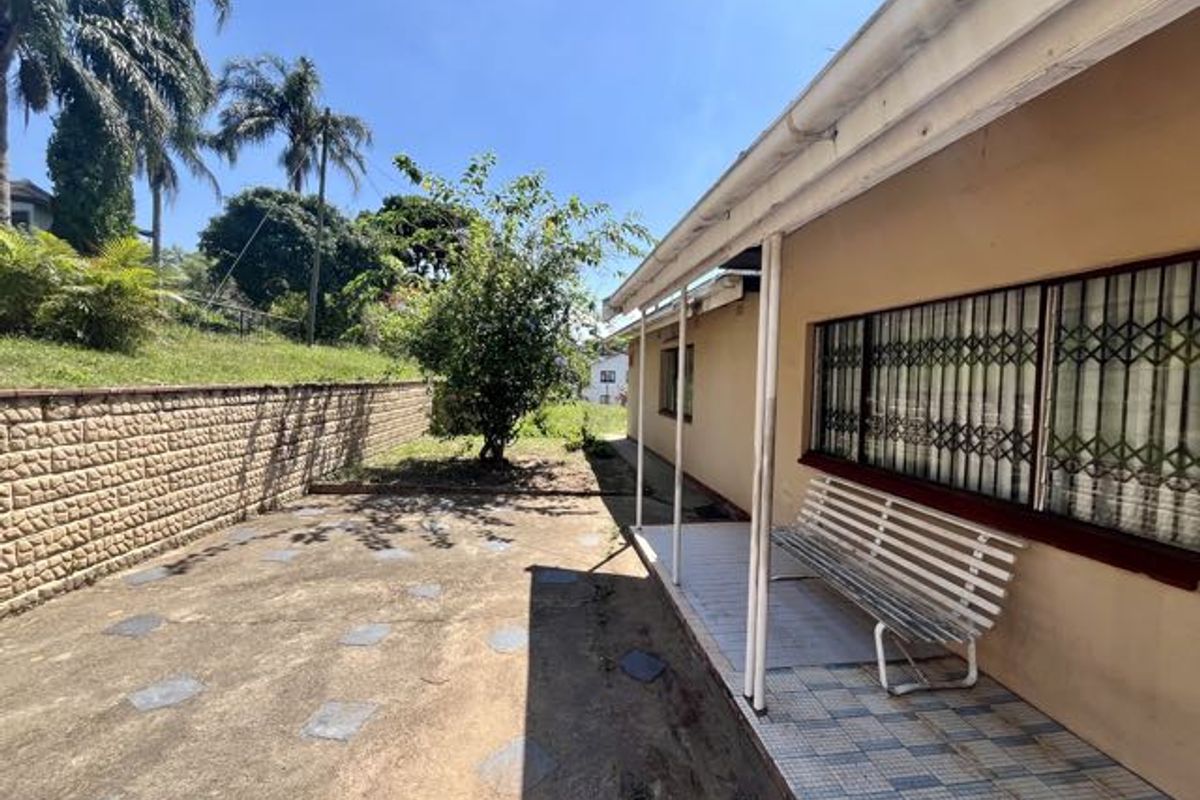 House + Flat On One Stand + 2 More Vacant Stands !!!! - Photo 5