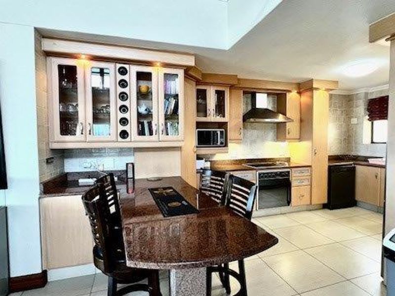 Upmarket Penthouse On Ramsgate Beach - Photo 9