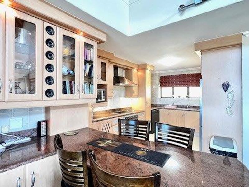 Upmarket Penthouse On Ramsgate Beach - Photo 8