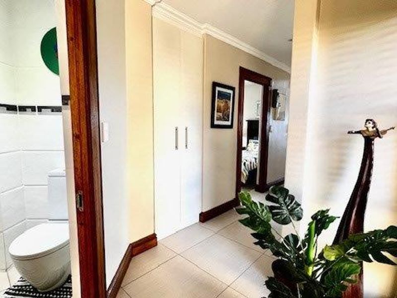 Upmarket Penthouse On Ramsgate Beach - Photo 6