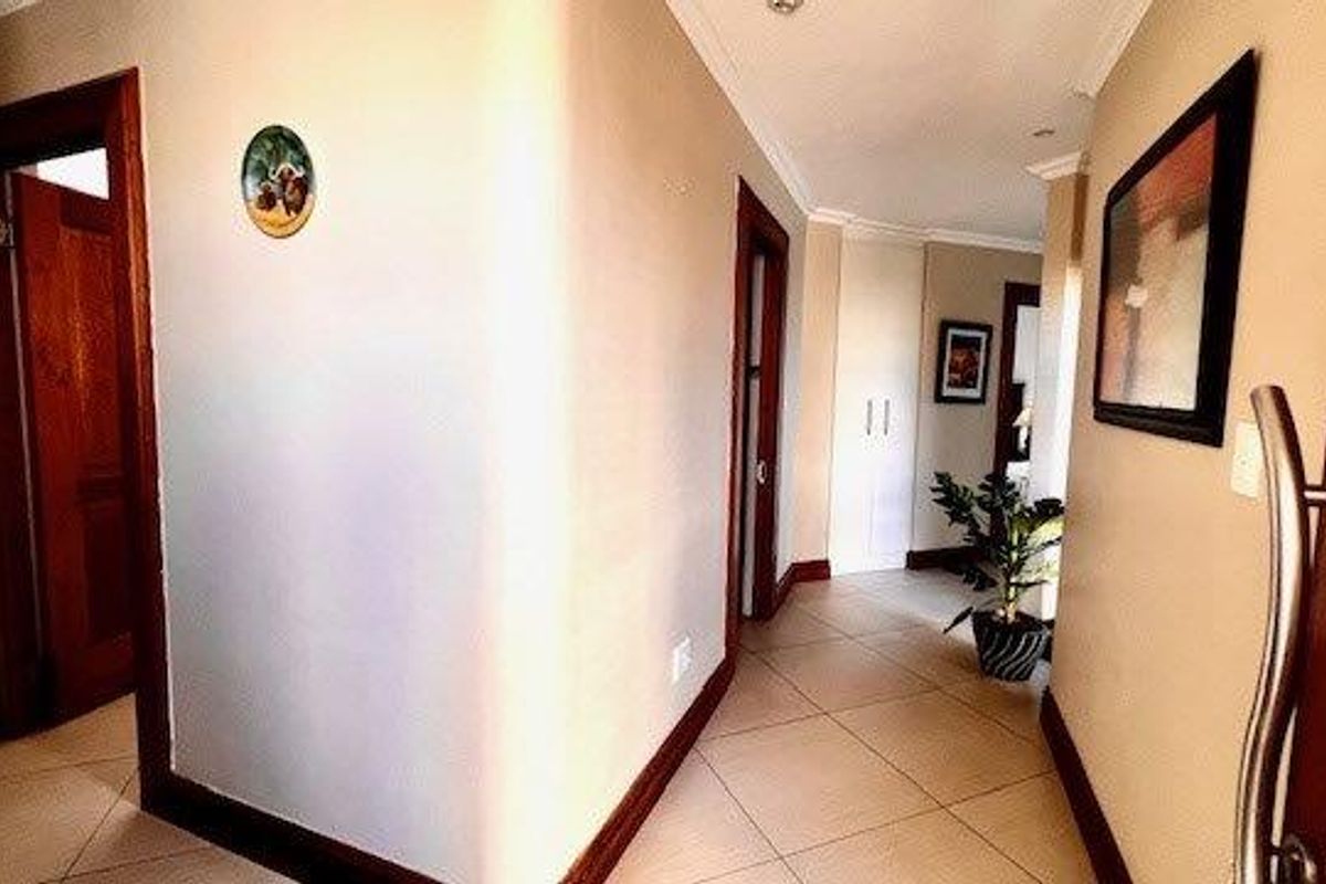 Upmarket Penthouse On Ramsgate Beach - Photo 5