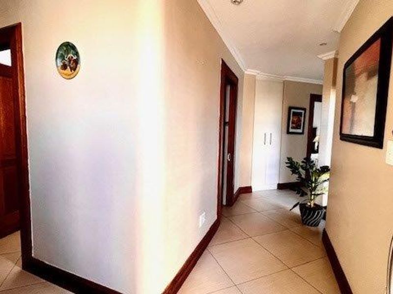 Upmarket Penthouse On Ramsgate Beach - Photo 5