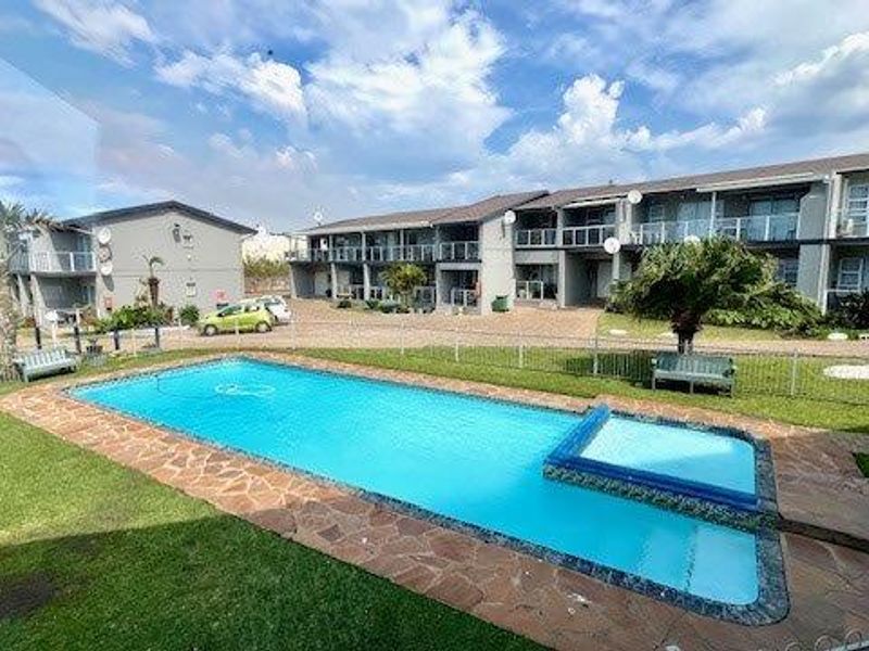 Upmarket Level Apartment On Uvongo Beach - Photo 4