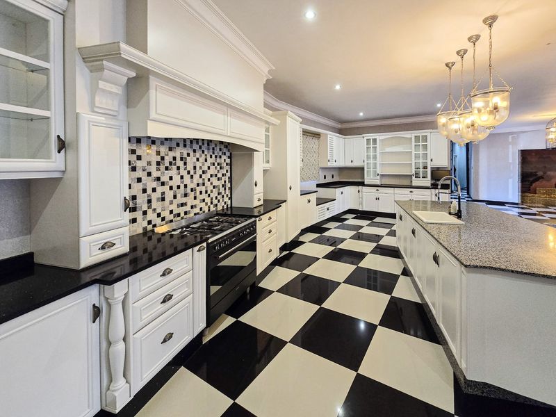 Luxurious 3-Bedroom Home In S Sought-After Secure Estate - Photo 10