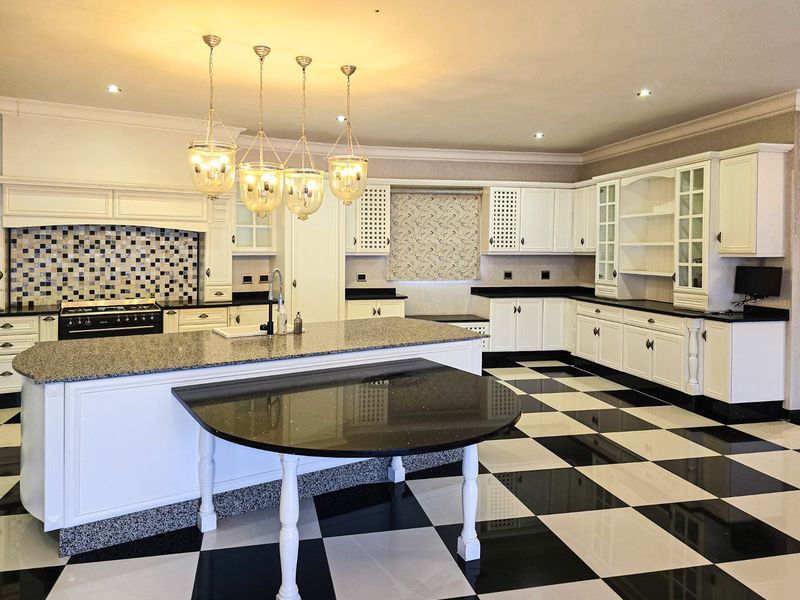 Luxurious 3-Bedroom Home In S Sought-After Secure Estate - Photo 7