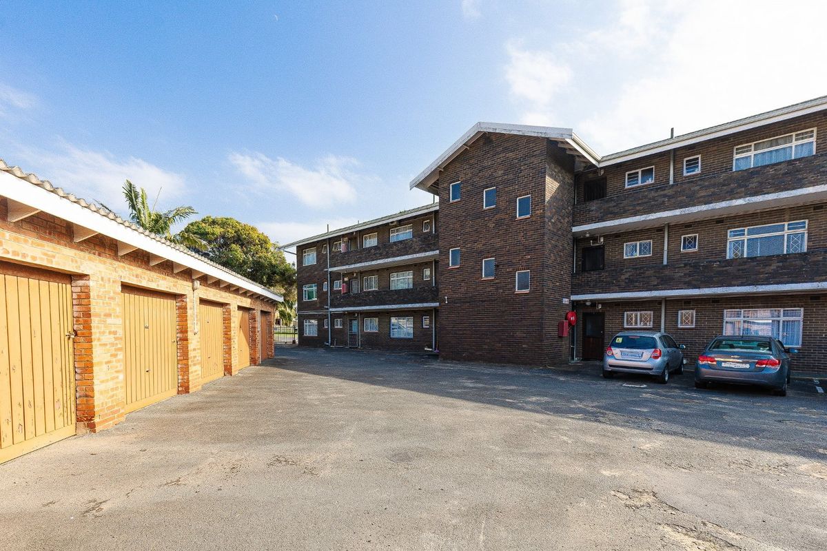 2 Bedroom Apartment With A Garage - Photo 2