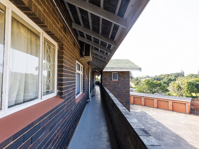 2 Bedroom Apartment With A Garage - Photo 5