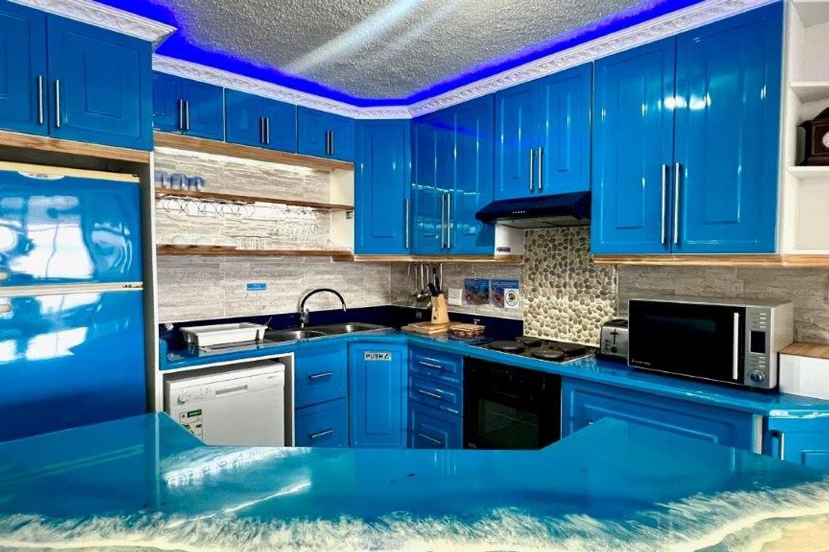 Beachfront Apartment In Uvongo - Photo 4