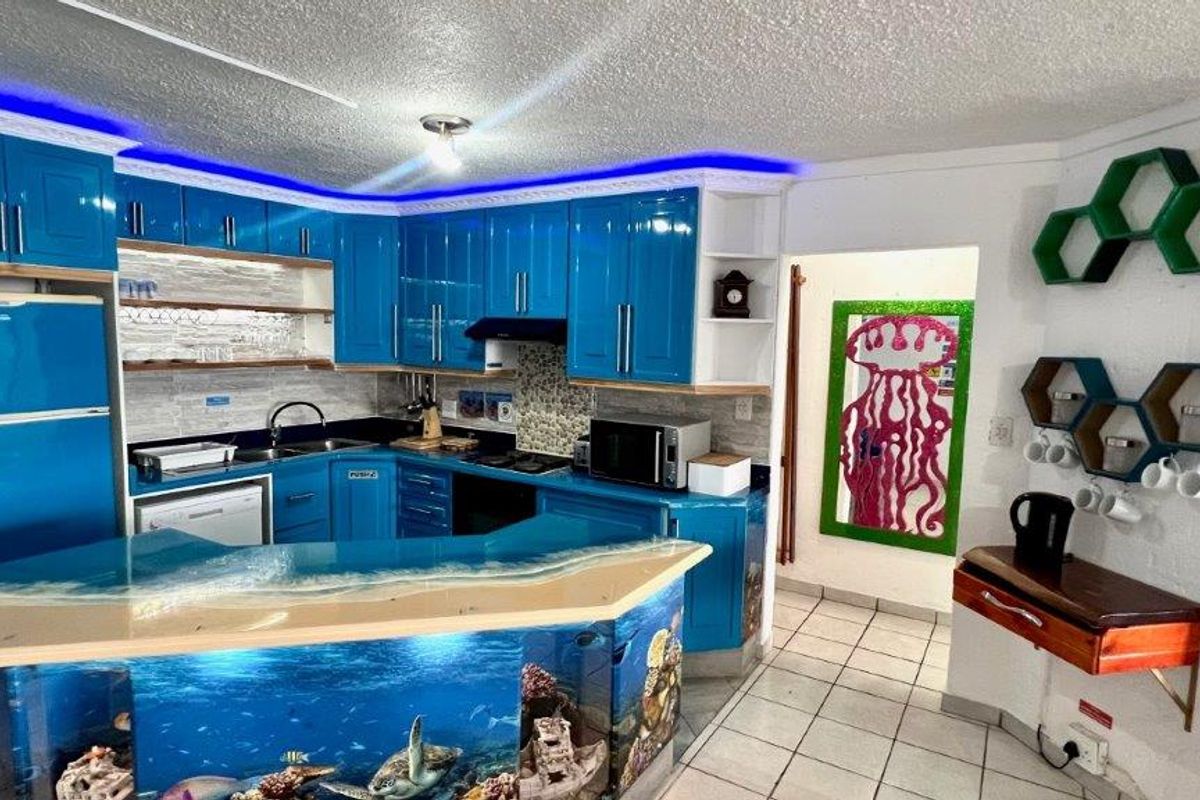 Beachfront Apartment In Uvongo - Photo 3