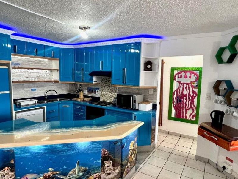 Beachfront Apartment In Uvongo - Photo 3