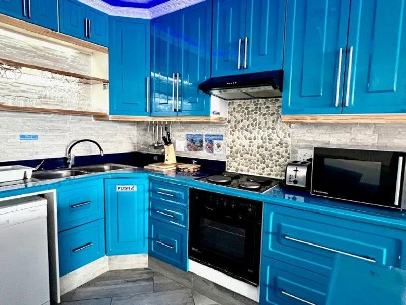 Beachfront Apartment In Uvongo - Photo 6