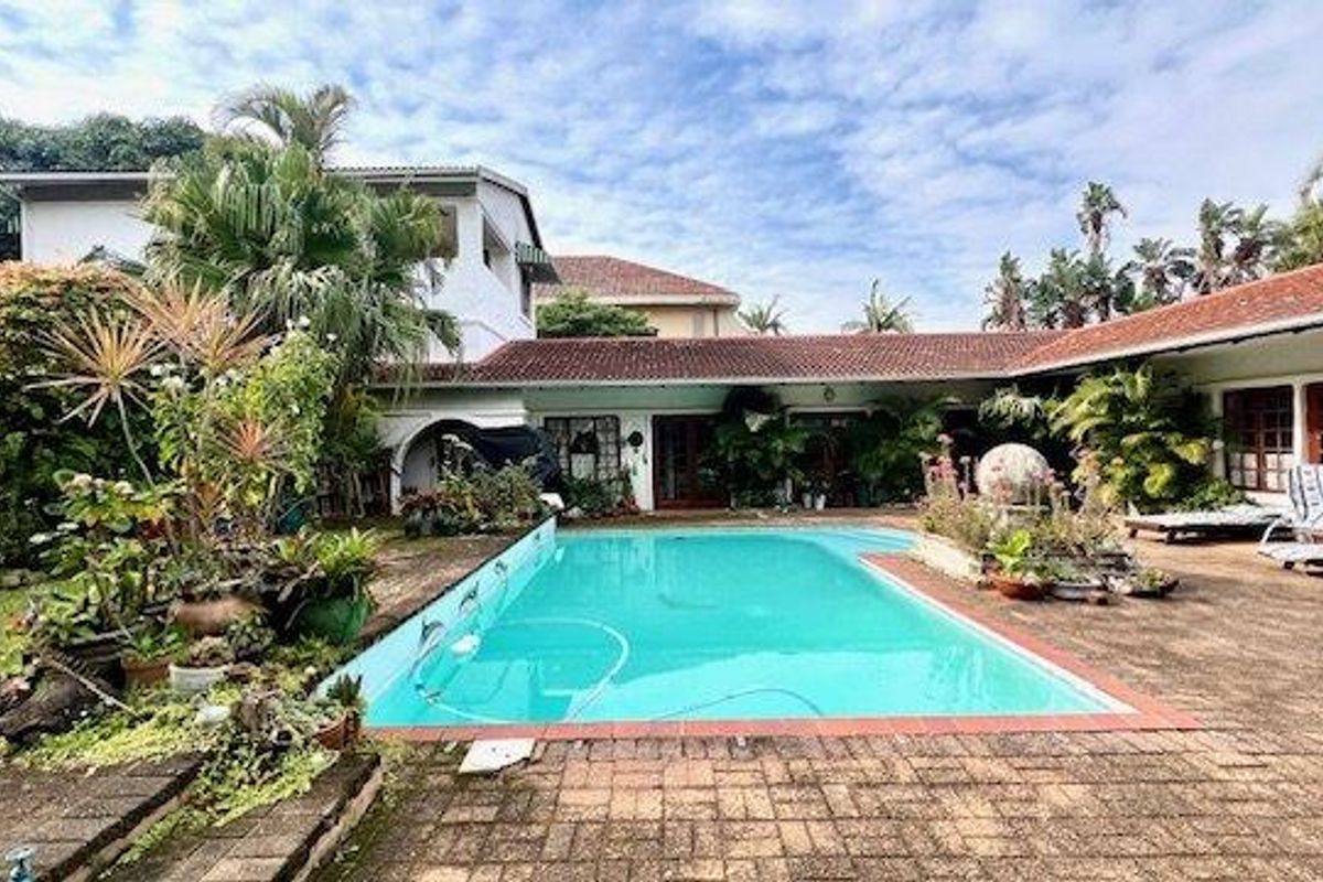 Large Family Home In Uvongo - Photo 2