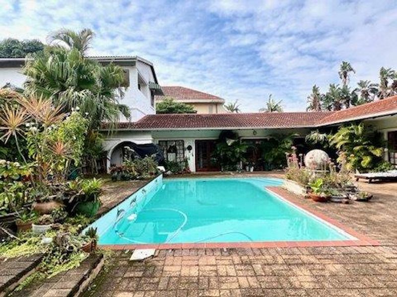 Large Family Home In Uvongo - Photo 2