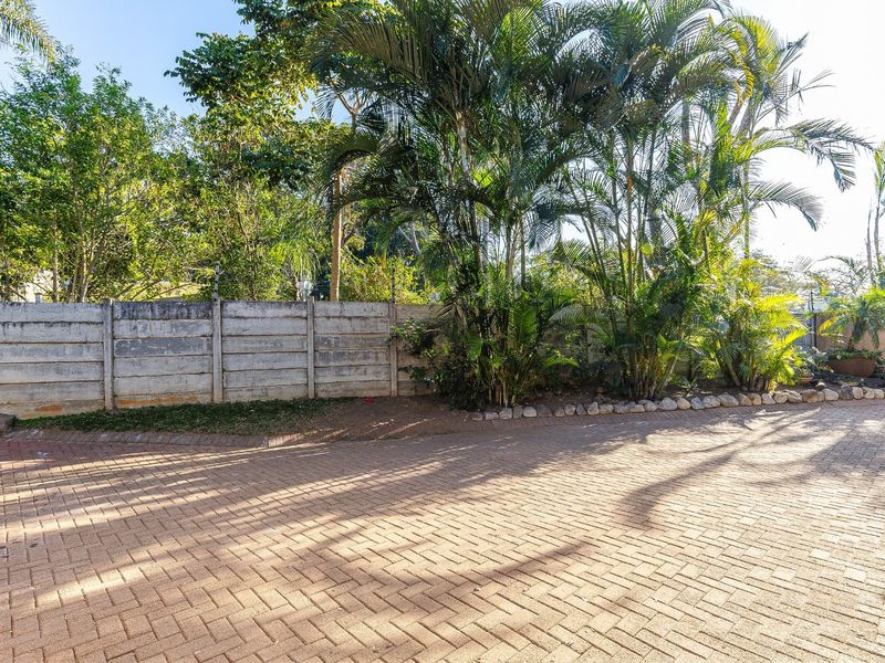 Solid 3-Bedroom Property With Flat Nestled In Umtentweni.  - Photo 3