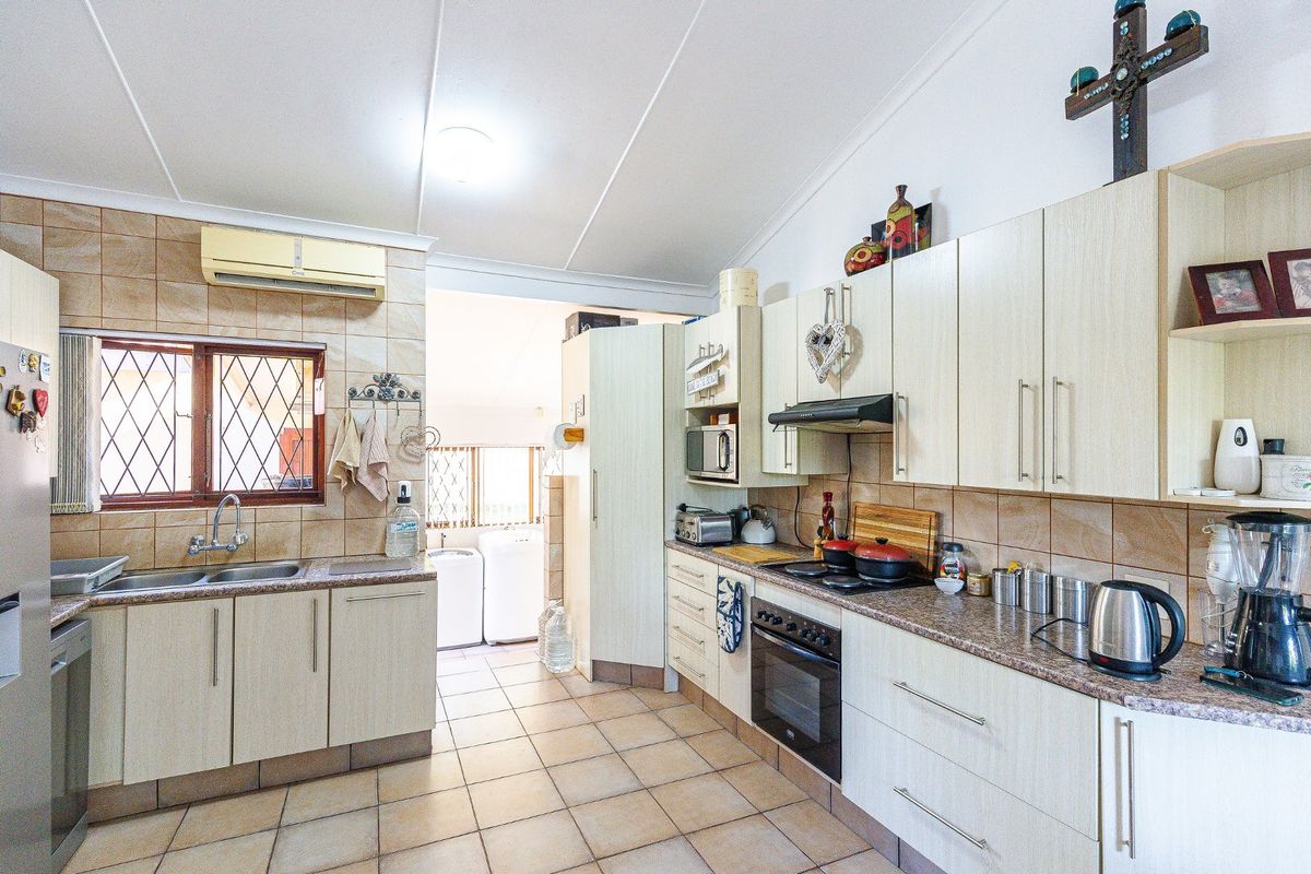 Solid 3-Bedroom Property With Flat Nestled In Umtentweni.  - Photo 5