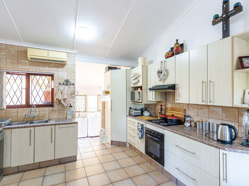 Solid 3-Bedroom Property With Flat Nestled In Umtentweni.  - Photo 5