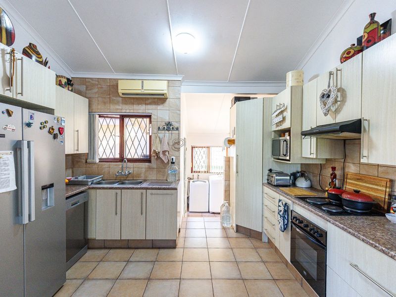 Solid 3-Bedroom Property With Flat Nestled In Umtentweni.  - Photo 4