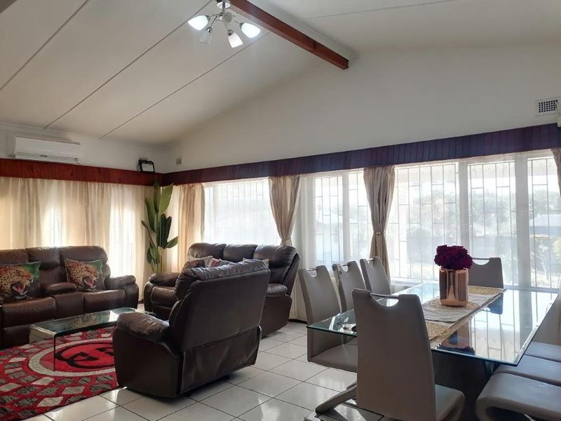 Charming Family Home - Photo 5