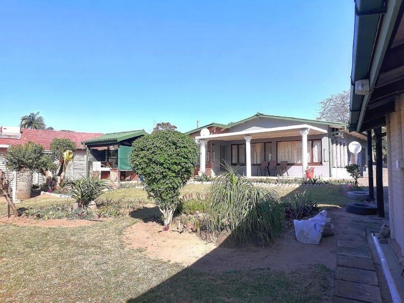 Charming Family Home - Photo 2
