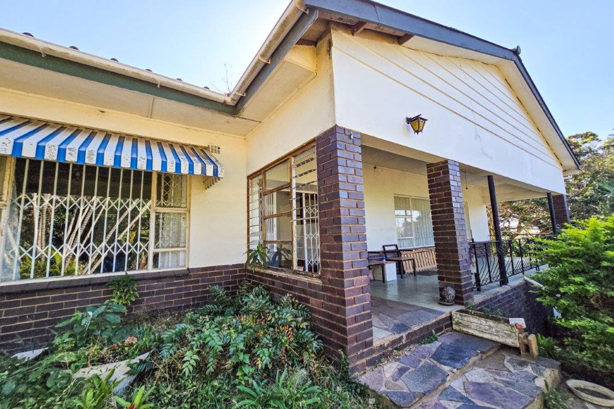 Well Priced Home With Loads Of Potential - Photo 2