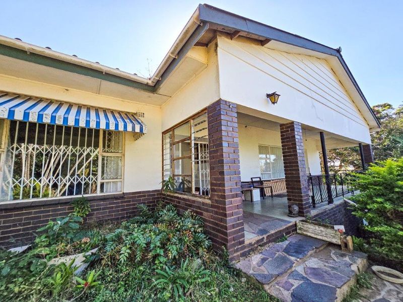 Well Priced Home With Loads Of Potential - Photo 2