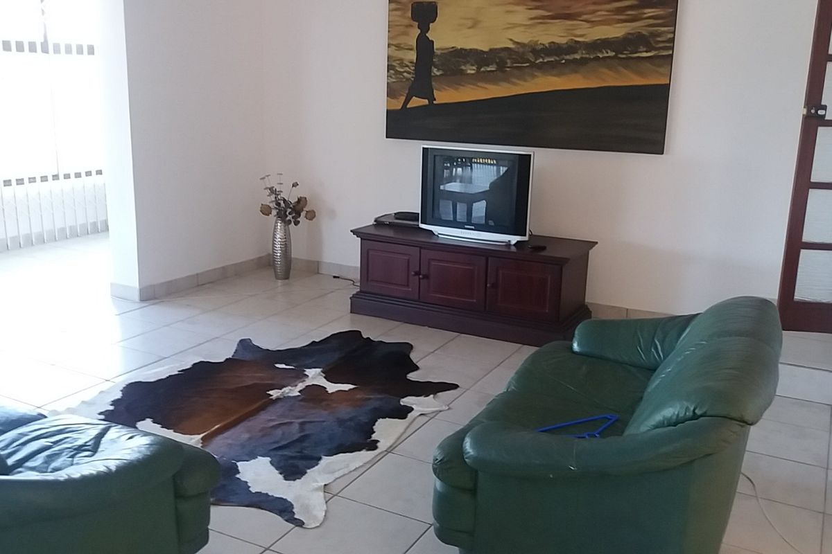 6 Bedroom House with Awesome Ocean Views!  - Photo 4