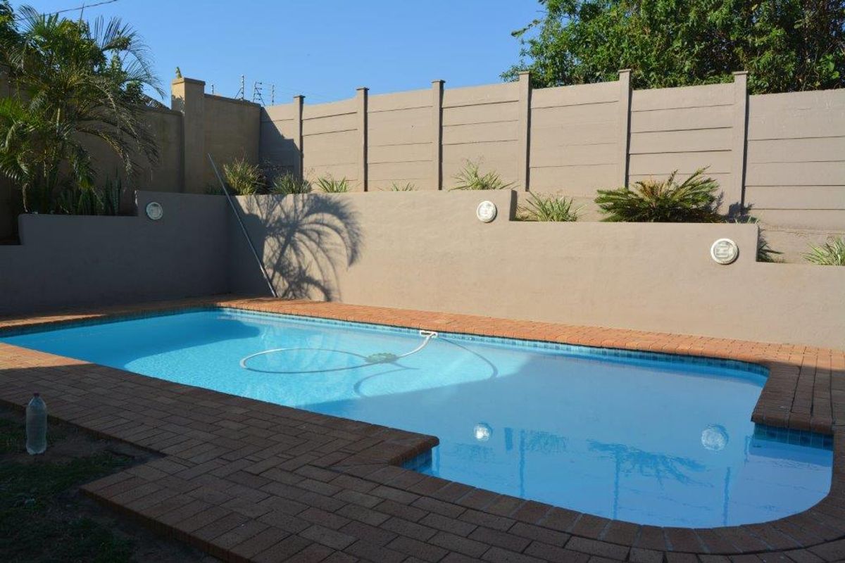 Classy Double Storey Home with Amazing Views! - Photo 2